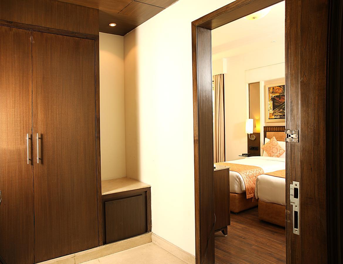 Inde Hotel Signature Tower غورغاون المظهر الخارجي الصورة